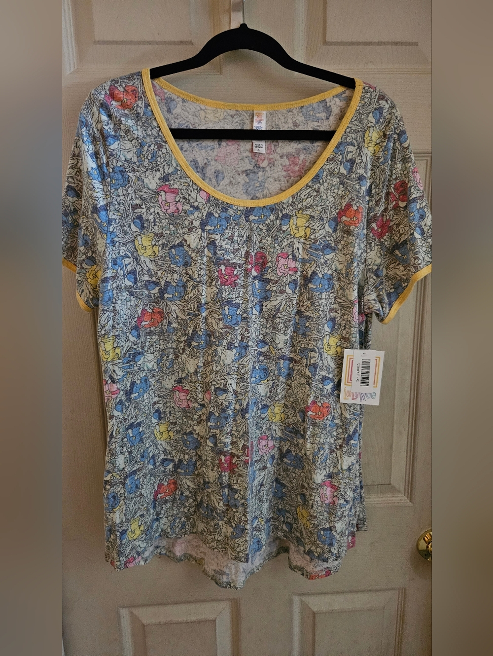 LuLaRoe Classic T Ladies top Yellow /light blue Floral pattern Size XL NWT